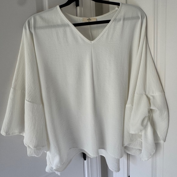 White Entro Batwing Top - Picture 1 of 4